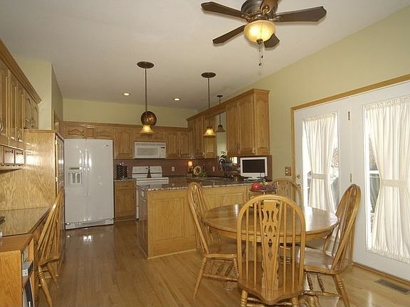 4th image of 1025 Black Oak Dr