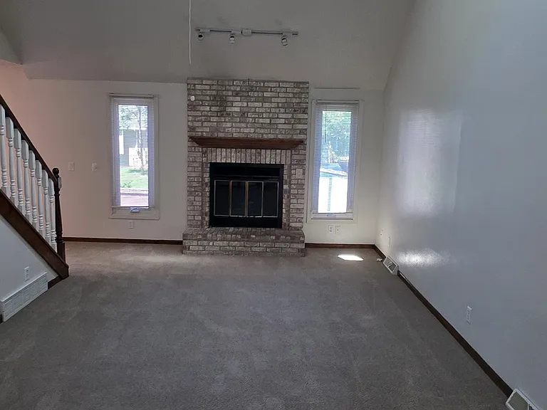 121 Woodview Dr — Photo 10