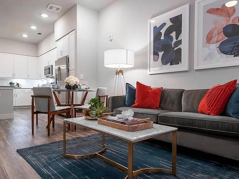 Luxe at Mile High — Photo 33