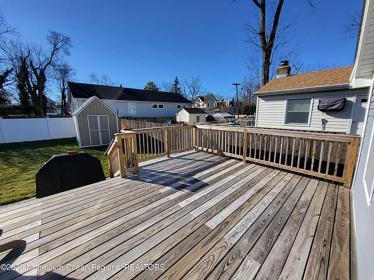 49 Locust Ave — Photo 20