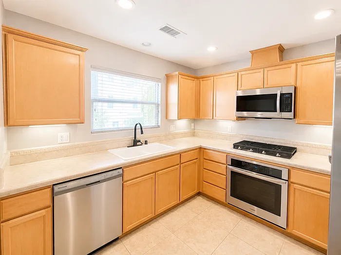2921 E St #2 — Photo 5
