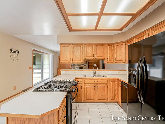 5th image of 13389 Greenleaf Ln