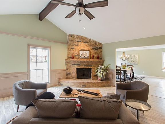 3rd image of 2320 Woodside Dr