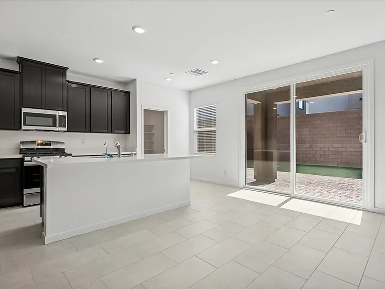 311 Mount Tyndall St — Photo 16