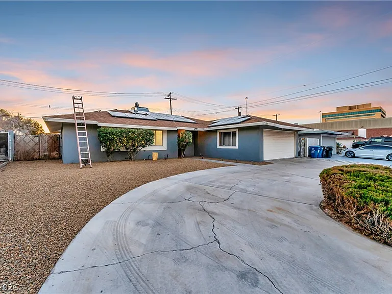 105 Marigold Ln — Photo 4