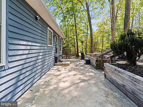 2nd image of 11958 Hemlock Rd