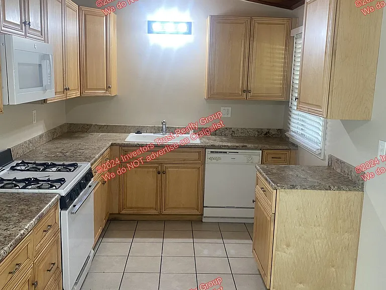703 E Linfield St — Photo 14