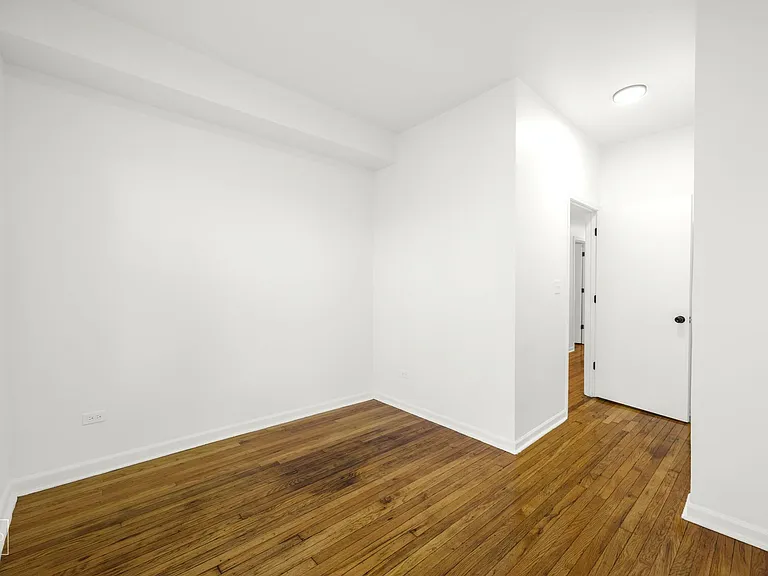5718 S Wabash Ave — Photo 20