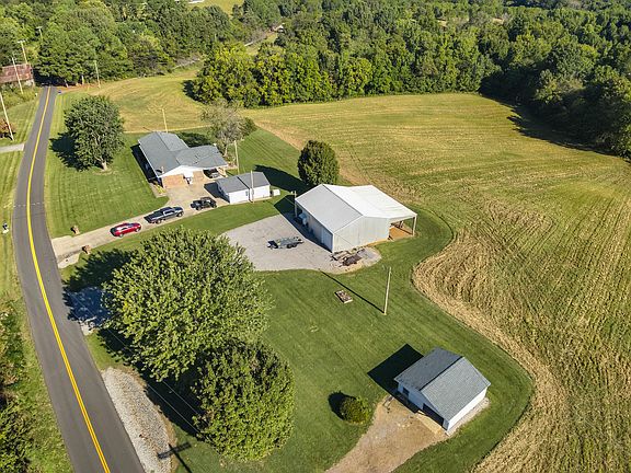 4th image of 942 Crews Rd