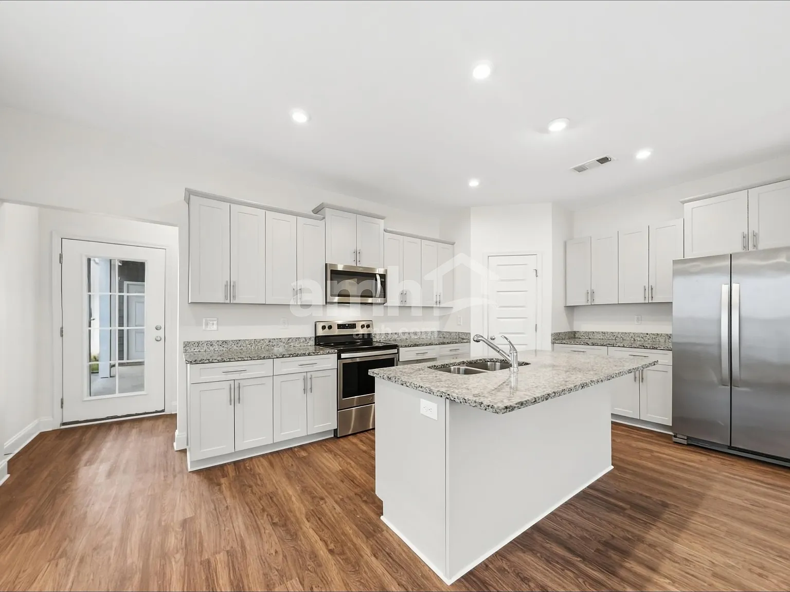 4 bed, 2.5 bath, 2149 sqft, $2,325 — Photo 3