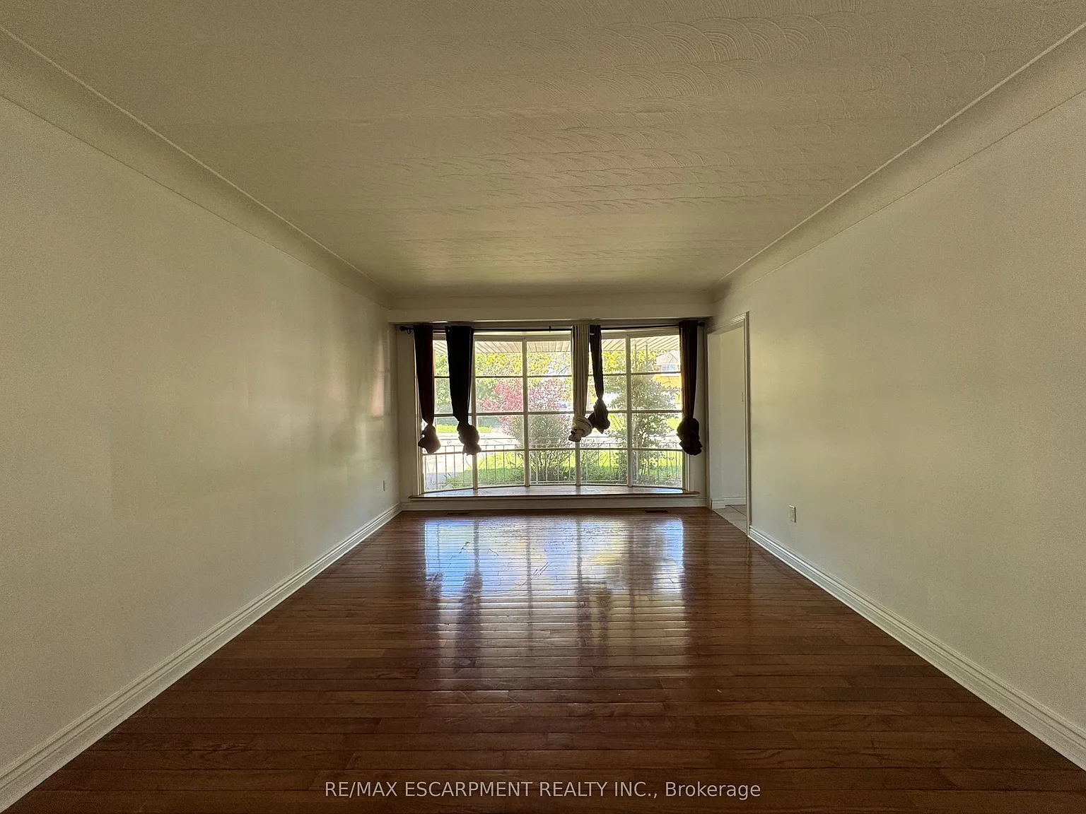 4 bed, $2,950 — Photo 3