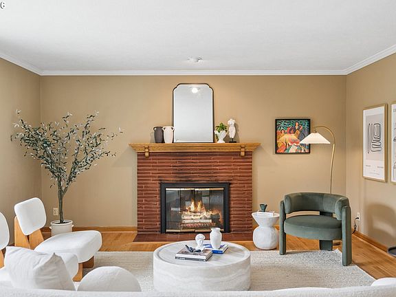 5th image of 4511 SE Howe St