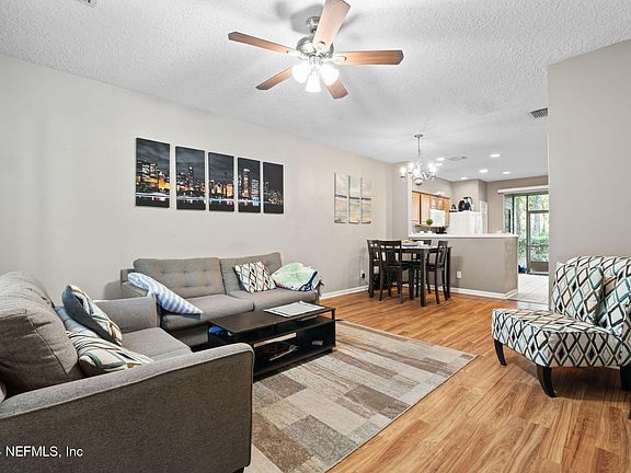 4th image of 3530 SUMMERLIN Lane N