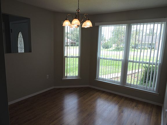 4th image of 140 Villacrest Dr