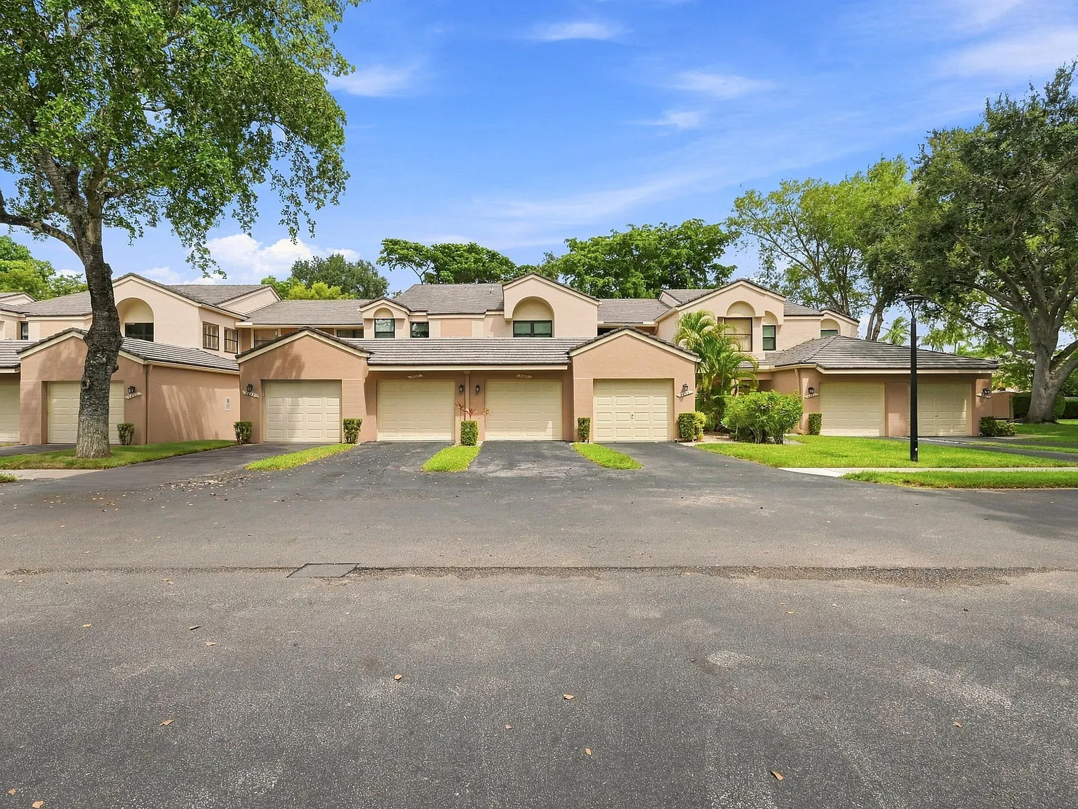2 bed, 2.0 bath, 1151 sqft, $2,700 — Photo 1