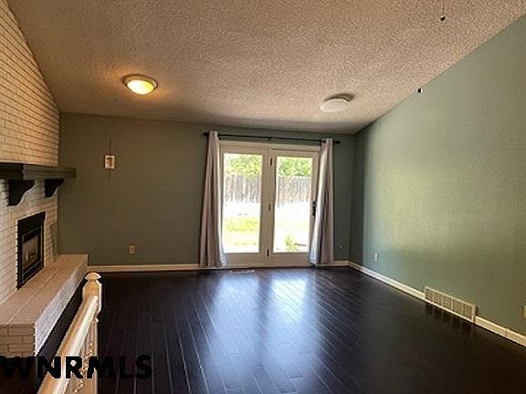 3rd image of 1321 Idlewyld Dr
