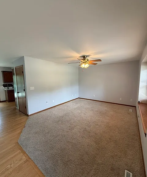 1114 Duck Creek Dr — Photo 3