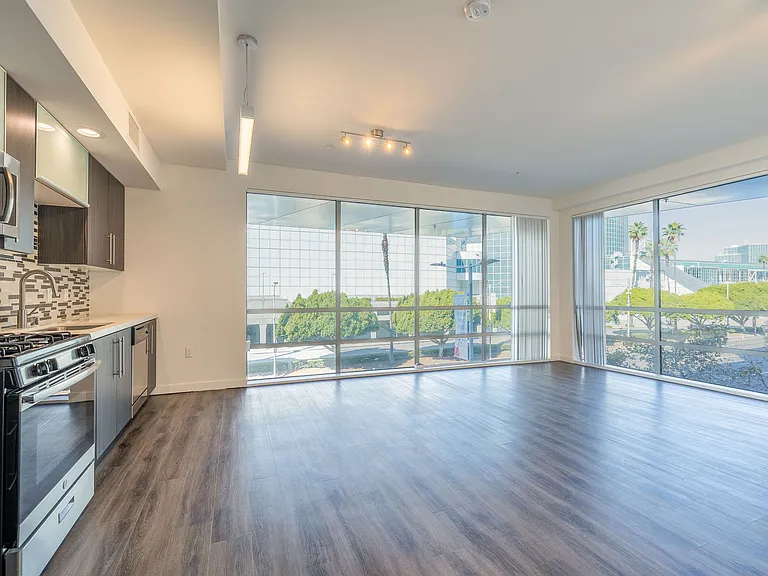 1400 FIG Apartments — Photo 42