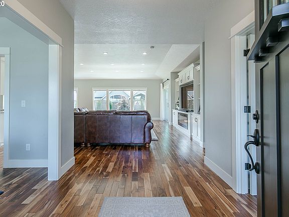 3rd image of 94 Hagens Ct