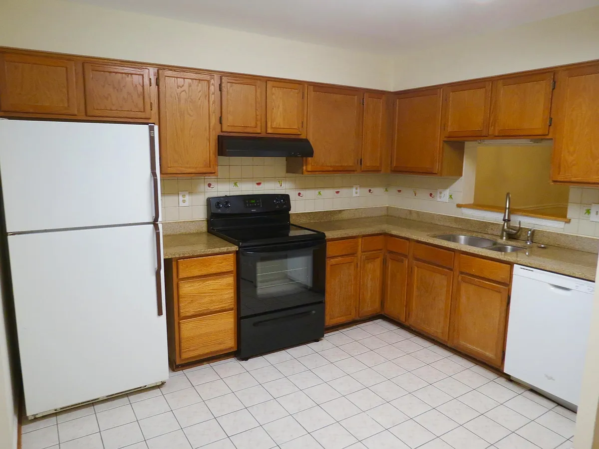 Building Photo - 13671 Cedar Creek Ln #1
