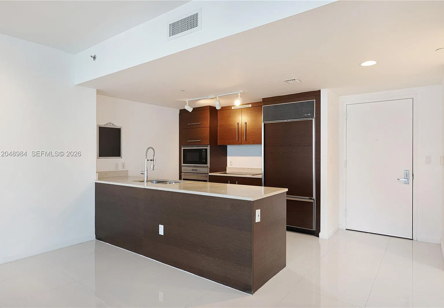 Iconbrickell Condo No 1 — Photo 2