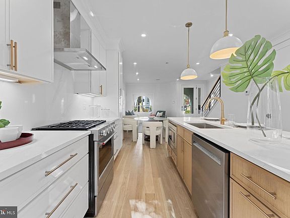 2nd image of 602 U St NW