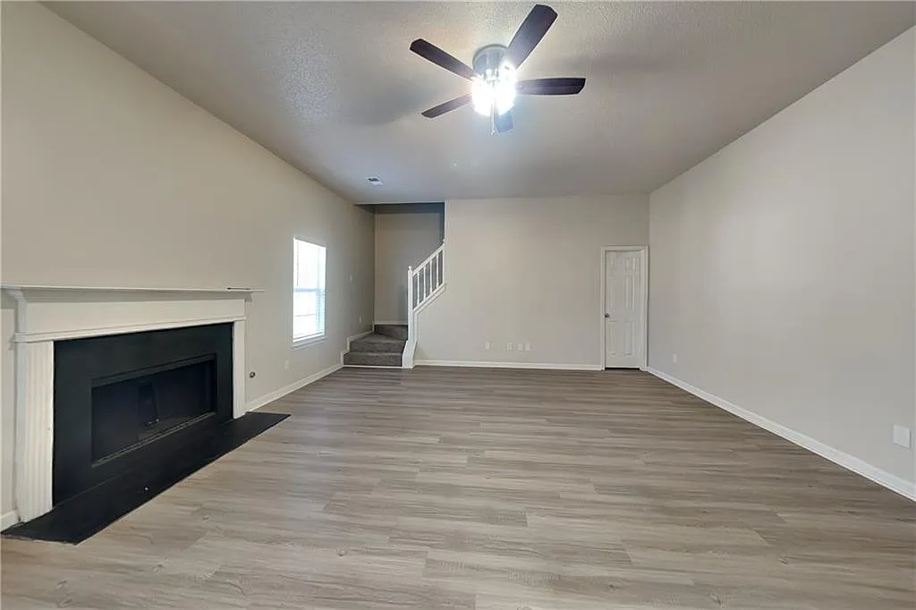 Building Photo - 137 Legend Creek Dr