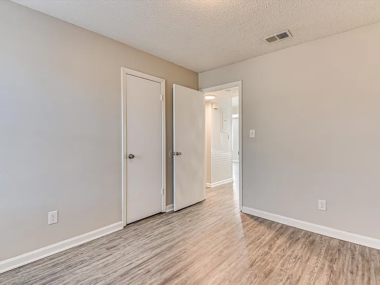 170 Chalet North Ct — Photo 9