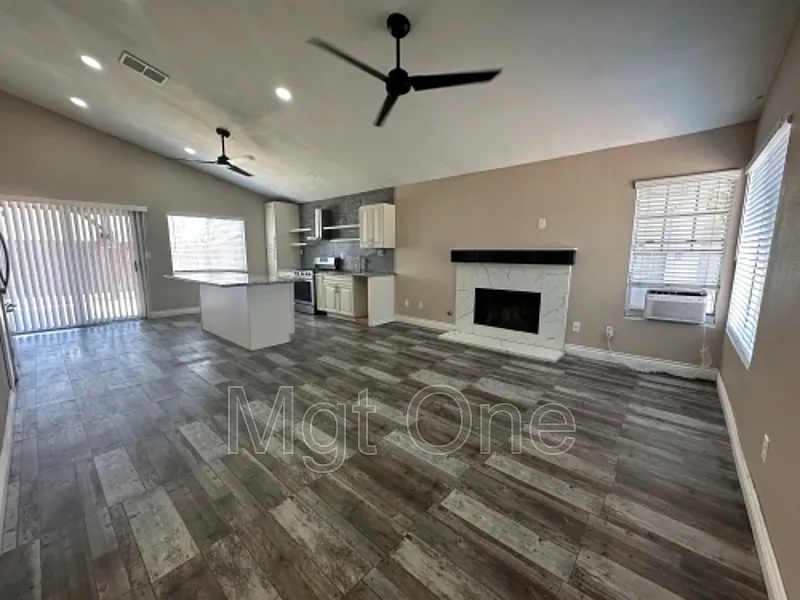 3 bed, 2.0 bath, 1045 sqft, $2,795 — Photo 3