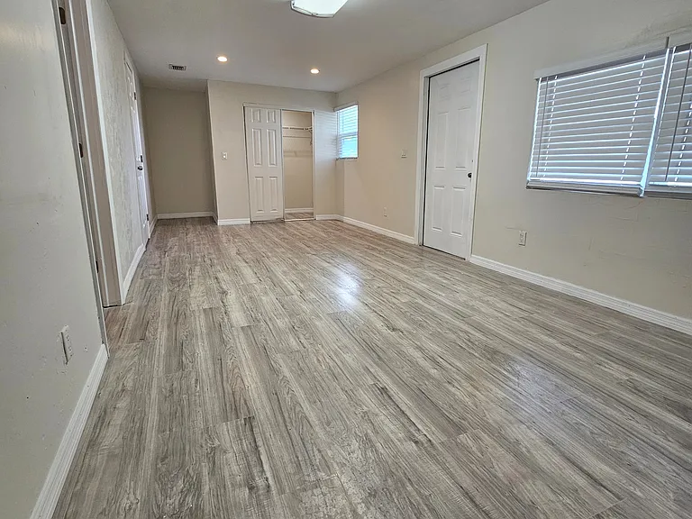 2100 Barker Blvd — Photo 13