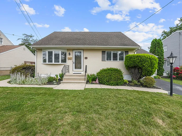 16 Tappan Ave — Photo 1