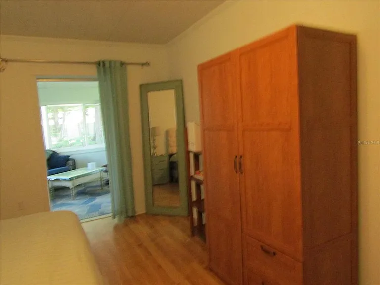 421 Riviera St — Photo 12
