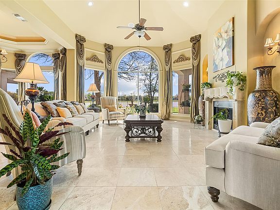 5th image of 843 Royal Lakes Blvd