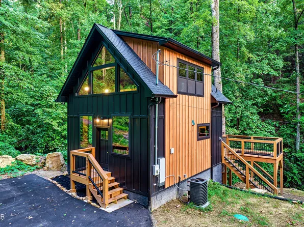 2665 Black Walnut Flats Rd, Sevierville, TN 37862
