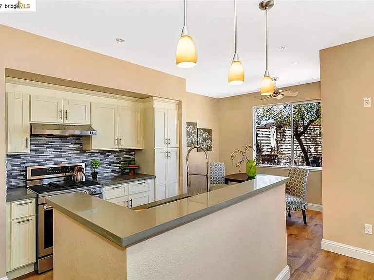 4724 Cove Ln — Photo 15