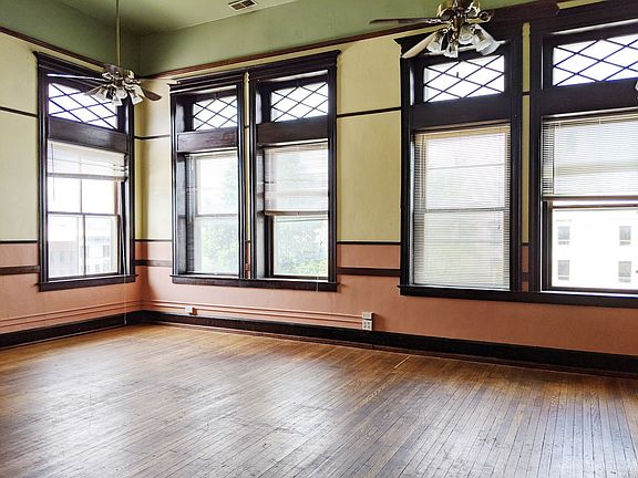 2nd image of 116 1/2 N Walnut St APT 6