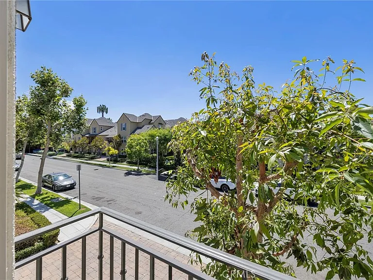 691 E Valencia St — Photo 25