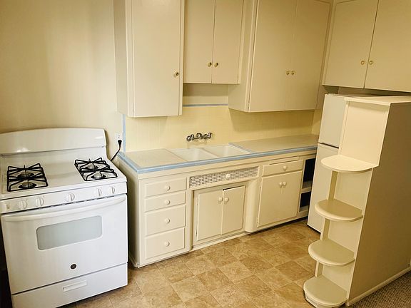 3rd image of 817 Levering Ave APT 5