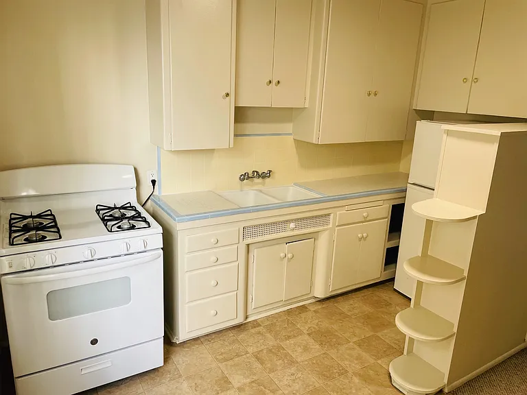 817 Levering Ave #5 — Photo 3