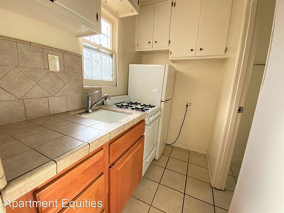 3rd image of 5400 Carlton Way #11598685