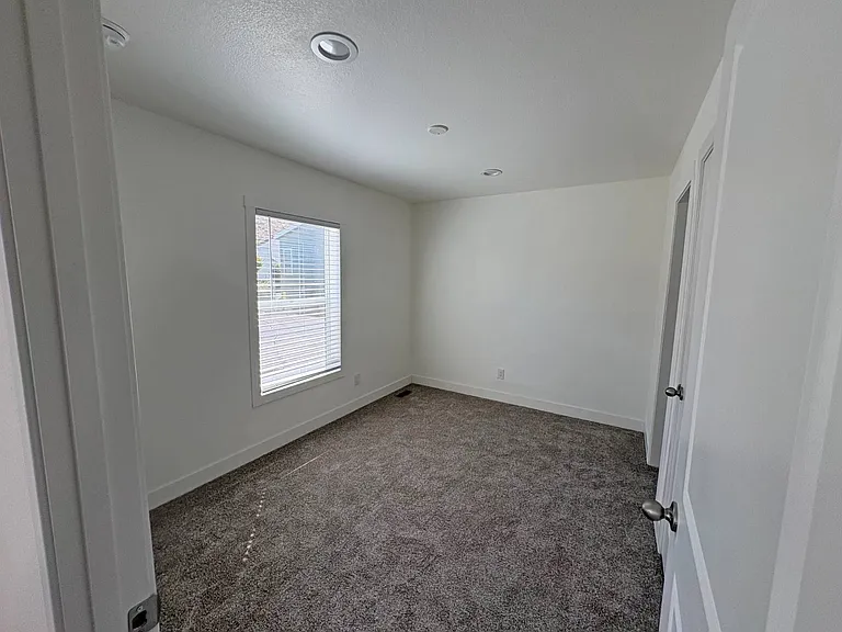 1700 State St #10 — Photo 8