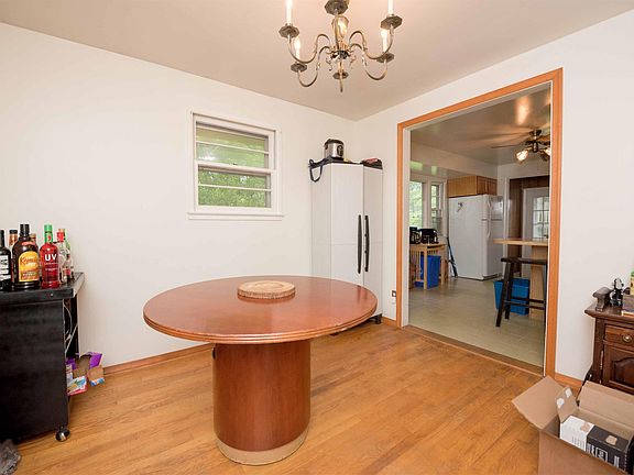 5th image of 10505 Forest Ave