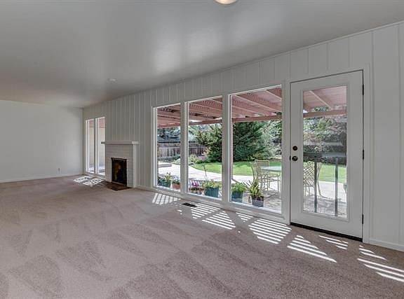 3rd image of 367 Whitclem Pl