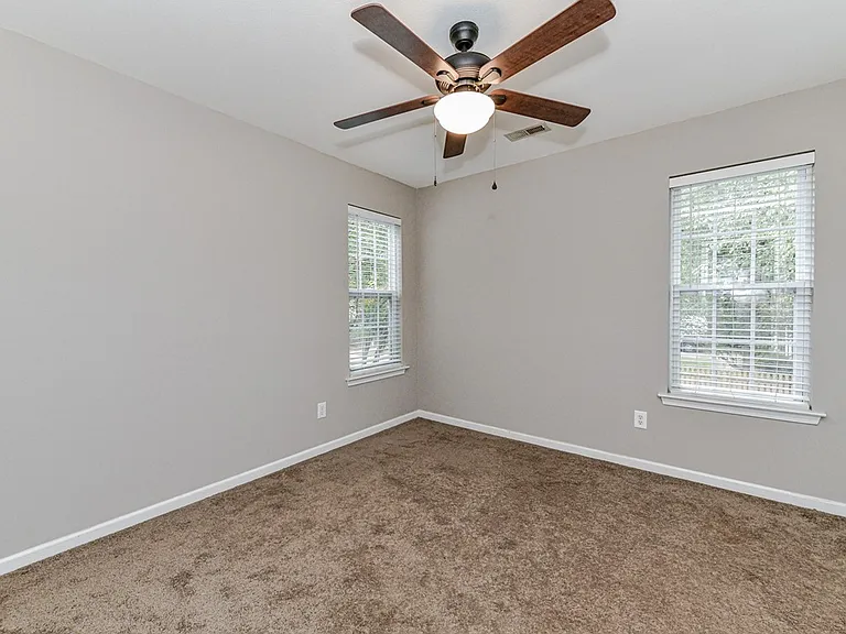 17201 Commons Crossing Dr — Photo 38