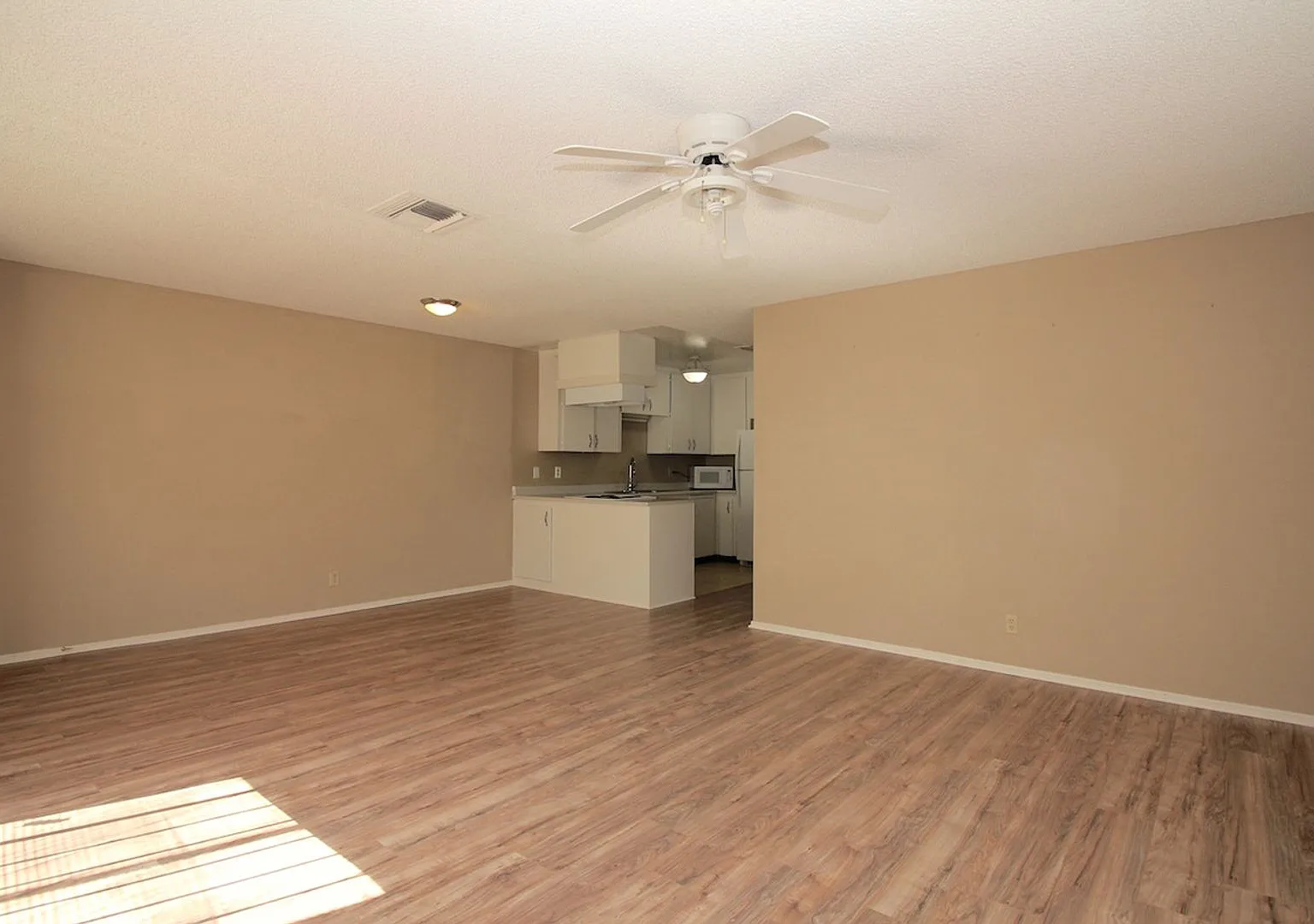 1470 Elizabeth Avenue #4, Las Vegas, NV 89119 — Photo 2