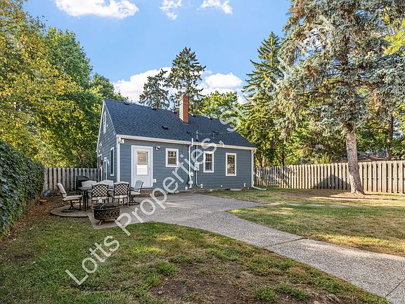 3rd image of 1444 Alameda St