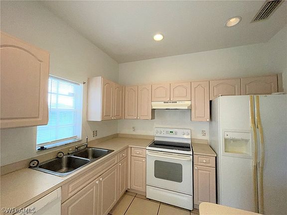 2nd image of 1244 Delores St E