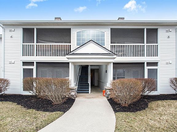 2nd image of 2674 S Knightsbridge Cir