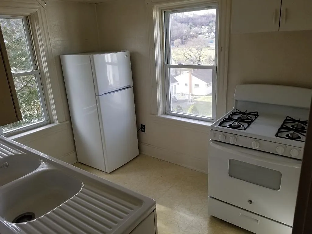 140 Rambo St, Apt 2 — Photo 4