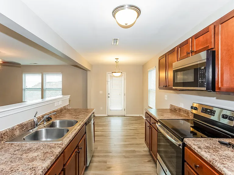 1083 Manston Pl SW — Photo 9